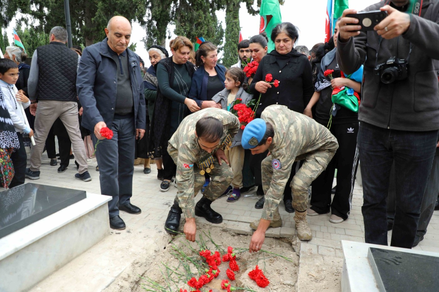 Vaqif Alıyevin qalıqları Gəncədə dəfn edildi - FOTOLAR